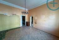 Sanierungsbedürftige gut aufgeteilte 2 Zimmer Wohnung