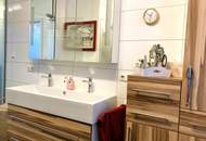 MODERNES TRAUMHAUS mit POOL & WELLNESSBEREICH / ZENTRUMSNAHE RUHIGE SIEDLUNGSLAGE / SACKGASSE