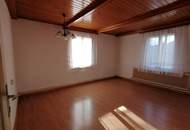 Sanierungsbedürftiges Zweifamilienhaus mit Nebengebäuden in Traumlage