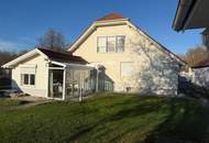 Villa mit Wintergarten und Nebengebäude