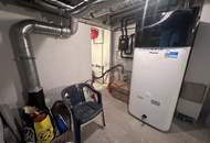 Tolles Zweifamilienhaus mit Einliegerwohnung, sonniger Terrasse, Keller, Doppelgarage und Pool!