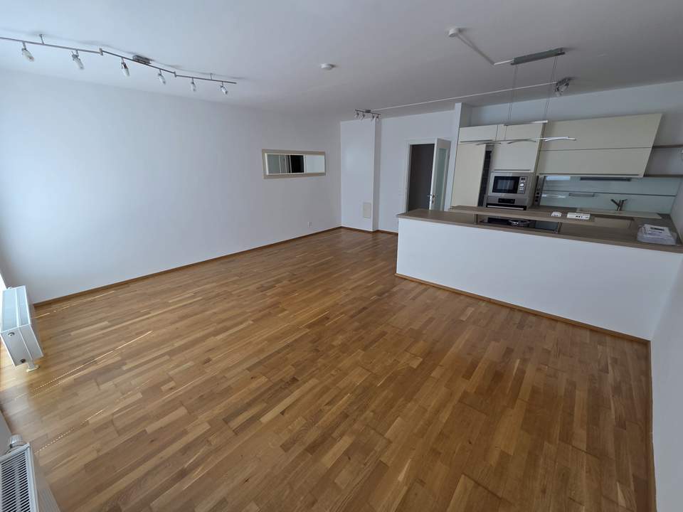 MIETE! Neuwertige Familienwohnung mit Garagenplatz!