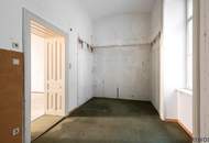 HOFRUHELAGE mit GRÜNBLICK | Sanierungsbedürftiger Altbau | Ca. 8,7 m² Balkon-Option (baubewilligt) | Nähe Einsiedlerpark, U4 Margaretengürtel, künftiger U2-Station Reinprechtsdorfer Straße