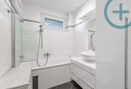 Pool inklusive: Moderne Neubauwohnung mit Loggia
