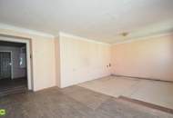 CHRISTOPH CHROMECEK IMMOBILIEN - 1090 WIEN - Renovierungsbedürftige Dachgeschoßwohnung mit Terrasse!