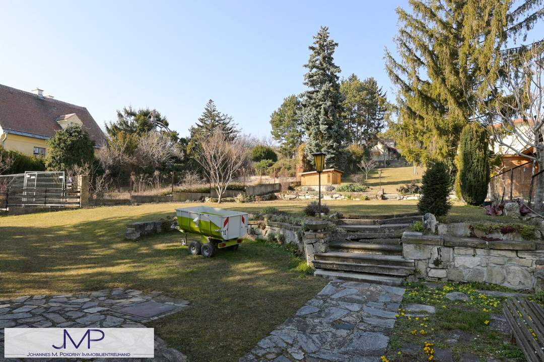 Verträumtes Winzerhaus mit weitläufigem Garten und Wienblick!