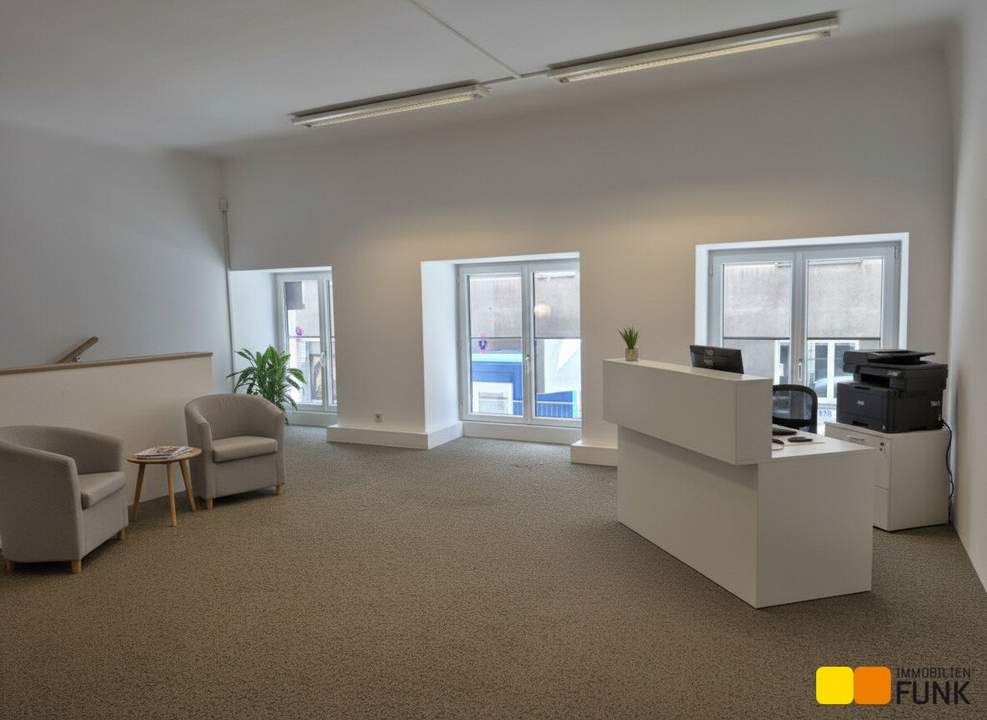 Attraktives Büro mit eigener Garage und zusätzlicher Lagerfläche