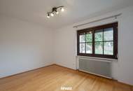 Unterkellerter Bungalow mit traumhaftem Garten u. Doppelgarage in zentraler Lage!
