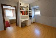 ***Schmuckes Einfamilienhaus in ruhiger Siedlungslage – Pool, Sauna, Werkstatt & großes Nebengebäude***