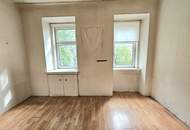 Sanierungsbedürftige Studentenwohnung im Herzen von Stadlau...