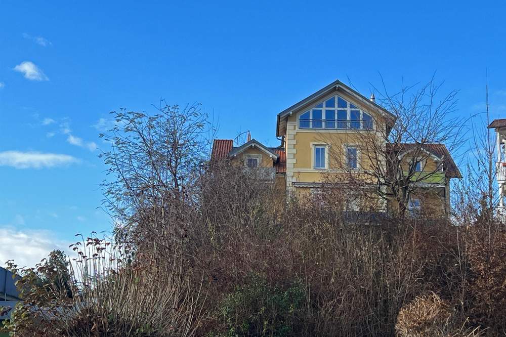 Seeblick-Wohnung in charmanter Villa