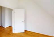 „Licht. Ruhe. Mauer. – Exklusive Dachgeschosswohnung mit uneinsichtiger Terrasse“ | ZELLMANN IMMOBILIEN