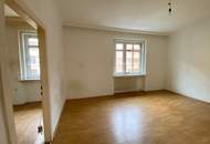 3 Zimmer-Wohnung ZUM SANIEREN, HELL und RUHIG!