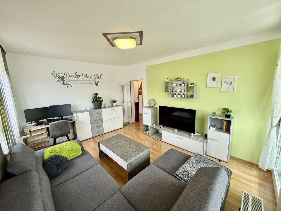Helle 2-Zimmer-Wohnung mit separater Küche und gemütlicher Loggia!