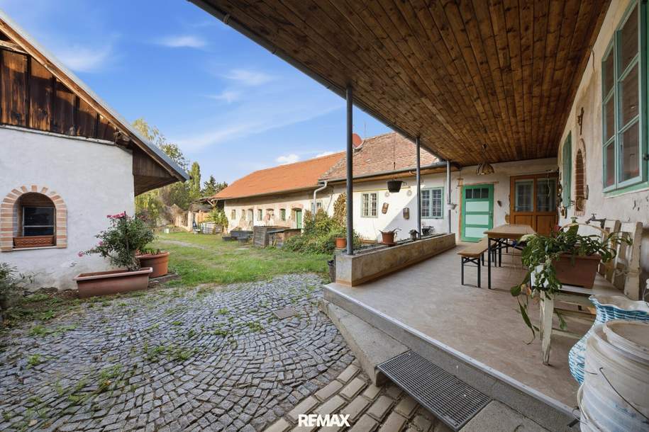 Historisches Jahrhundertwende-Bauernhaus mit uneinsehbarem Innenhof und großem Potenzial im idyllischen Pulkautal!, Haus-kauf, 99.000,€, 2053 Hollabrunn
