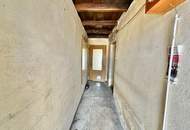 Stark sanierungsbedürftiges Landhaus - ideal für Handwerker!