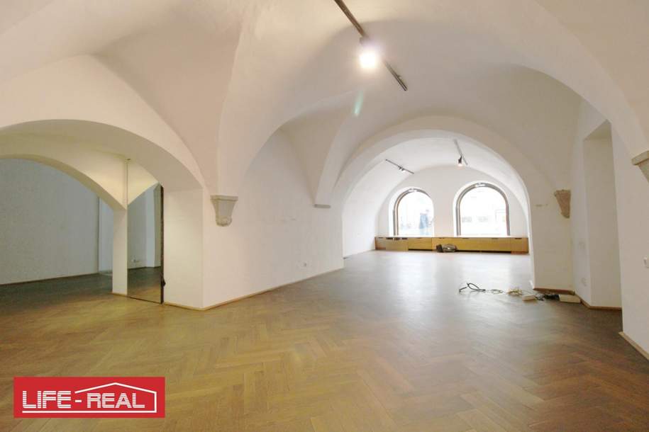 Exklusives Geschäftslokal in bester Lage: Historisches Ambiente im Herzen von Ried, Gewerbeobjekt-miete, 1.980,00,€, 4910 Ried im Innkreis