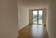 MARINA TOWER - Helle 2-Zimmer-Wohnung mit Balkon und überdachter Loggia