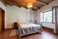 "Zauberhafter Dreikanthof mit großem Gartenparadies bei Tulln"