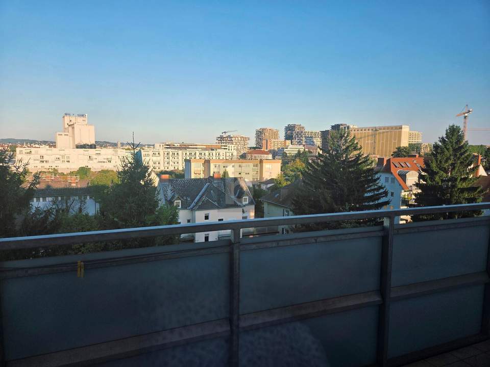 Preisreduktion! LICHTDURCHFLUTETES MIT GROßEM BALKON UND TOLLEM BLICK