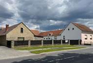 Bauernhaus mit Nebengebäude im Pinkatal