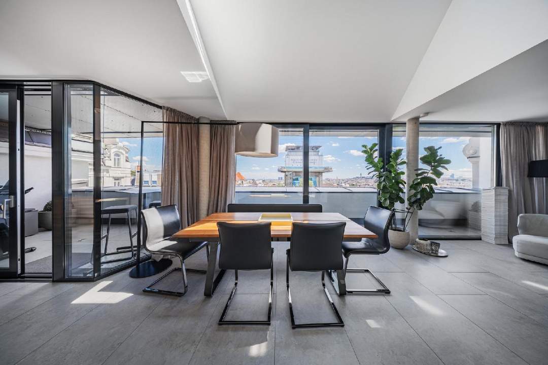 Exklusive Penthouse-Maisonette mit Panoramablick – Direkt am Haus des Meeres!