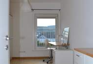 Großzügiges Wohnhaus, Nebentrakt und Betriebshalle mit Lackieranlage