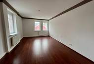 Arbeiten &amp; Wohnen perfekt vereint – Saniertes Einfamilienhaus mit Geschäftslokal und großzügiger Terrasse