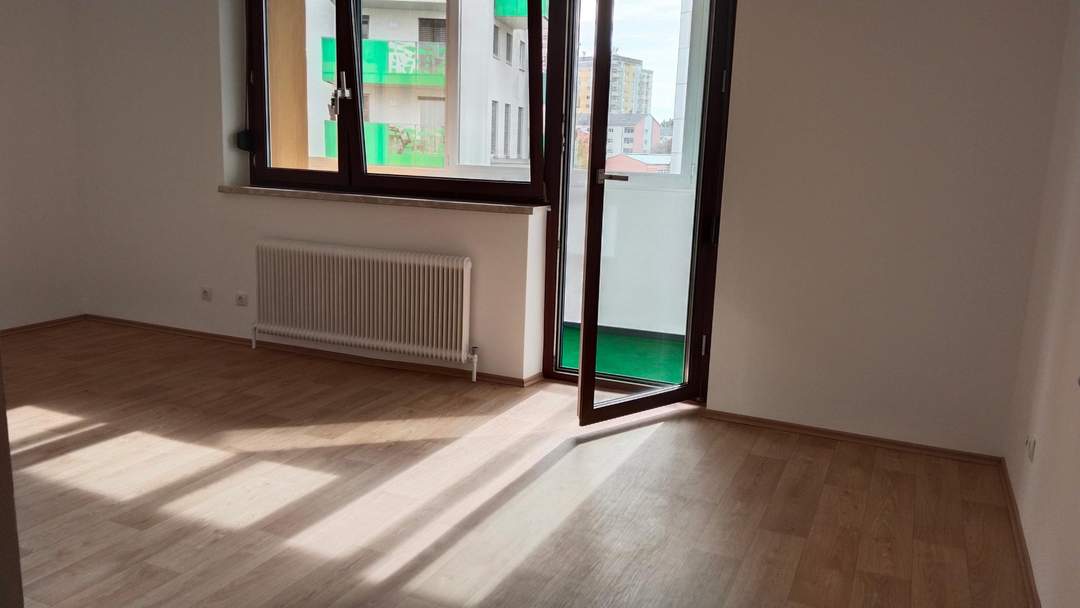 Frisch Renovierte 2-Zimmer Wohnung mit Loggia