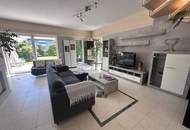 Tolles Zweifamilienhaus mit Einliegerwohnung, sonniger Terrasse, Keller, Doppelgarage und Pool!