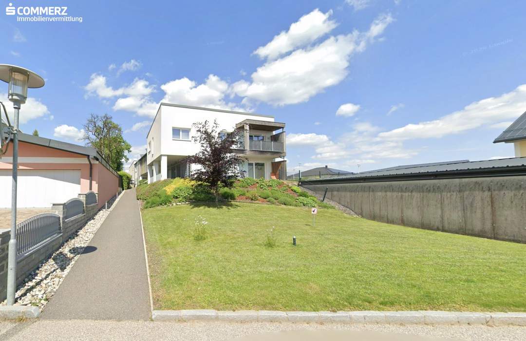 Moderne Wohnung mit Balkon