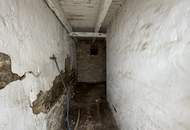 extrem Sanierungsbedürftiges Haus mit mehreren Nebengebäuden in Ruhelage