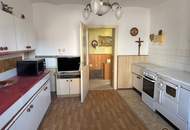 Sanierungsbedürftiges Haus mit Nebengebäuden