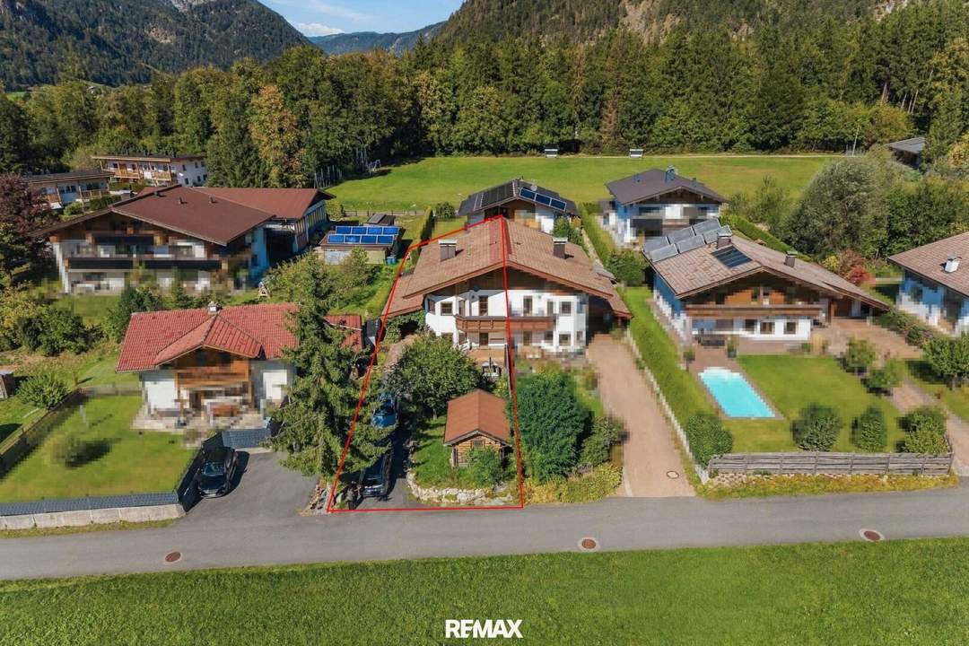 Gepflegte Doppelhaushälfte mit Terrasse, Balkon und zwei Kachelöfen
