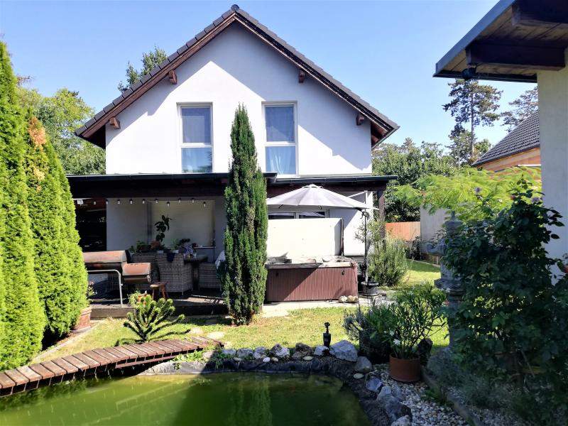 Neuwertiges Einfamilienhaus (118m²) mit Jacuzzi und Schwimmteich in ruhiger Lage in Gänserndorf-Süd!