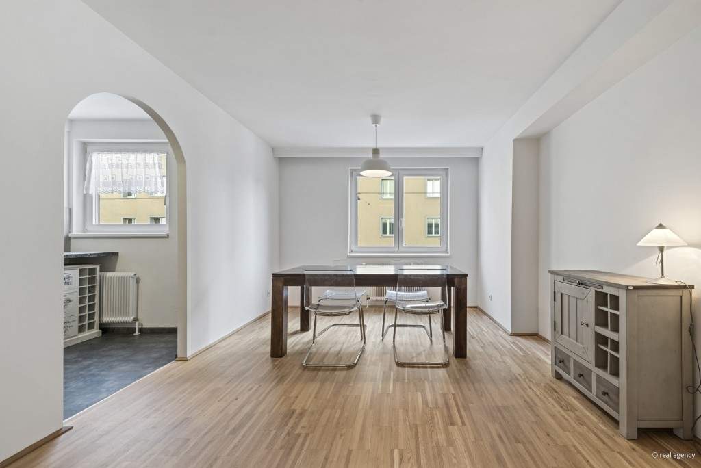 Modernisierte 2-Zimmerwohnung mit separater Küche