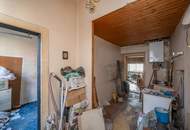 **Hannovermarkt** Renovation Opportunity: 2-Room Period Apartment with Airbnb Potential