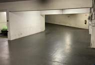 Tiefgaragen-Parkplatz mit großzügiger Einfahrt und viel Rangierplatz