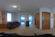 *ORTSRANDLAGE:* Wohnhaus mit sehr schönem, ebenen Garten und großzügigem Grundstück.