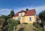 SCHÖNES, GERÄUMIGES EINFAMILIENHAUS MIT EBENEN GRUNDSTÜCK