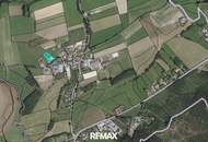 Neuwertiges Haus auf großem Baugrund in Randlage