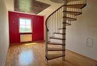 Helle Maisonettewohnung am Sackgassenende in Ruhelage mit Balkon samt Freisicht