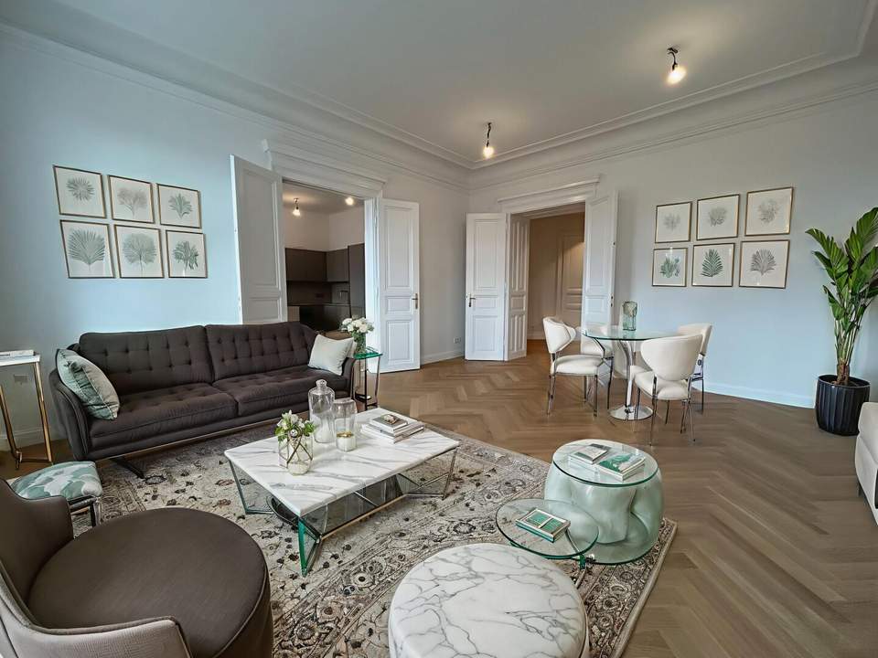 GENERALSANIERT! Wunderschöne 4-Zimmer Altbauwohnung mit kleiner Loggia Nähe Stadtpark, 1030!