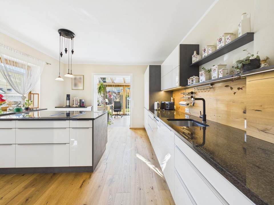 Wohn(t)raum mit unverbauten Panoramablick auf die Sternbergkirche – sonnig und ruhig gelegen