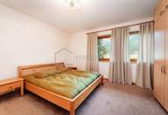 WOHNEN AM SEE - Absolute Rarität in unmittelbarer Seenähe mit Bergblick - 5 Zimmer Erdgeschoßwohnung mit großzügigen Räumlichkeiten