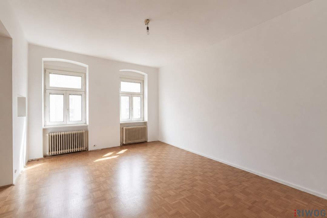 Sanierungsbedürftige Wohnung im 3. Stockwerk nahe Burggasse-/Stadthalle (Top 21-23)
