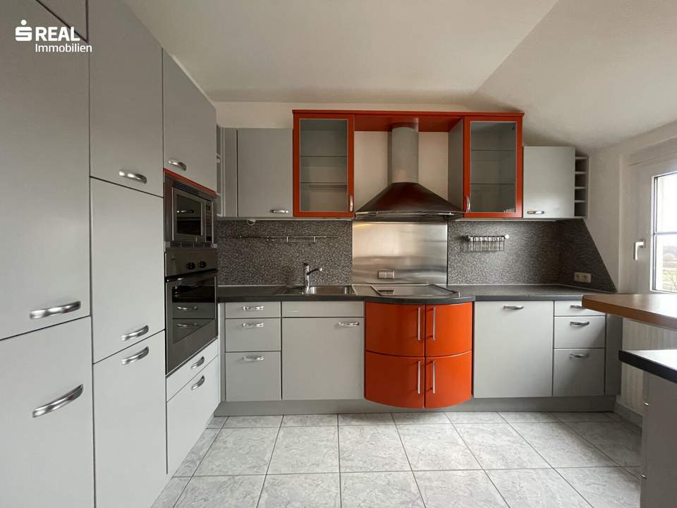 Ruhige 3-Zimmer-Dachgeschosswohnung mit Balkon und Tiefgaragenplatz