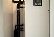 Neuwertige 4 Zimmer DG-Wohnung! Luftwärmepumpe für Fußbodenheizung und -kühlung! Blower-Door-Gutachten!