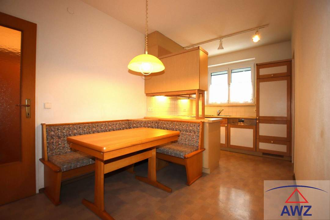 TOP PREIS! Lichtenberg: Schicke 3-Zimmerwohnung mit Loggia und Tiefgaragenplatz zu verkaufen!