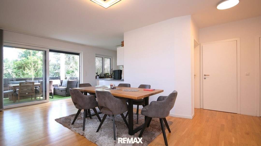 Top-Lage, Top-Wohnung! Modernes Zuhause mit vier Zimmern, großzügigem Balkon und Carport